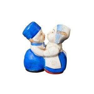 Vintage Japan Dutch Couple Kissing Salt Pepper Shakers Blue White Ceramic Set